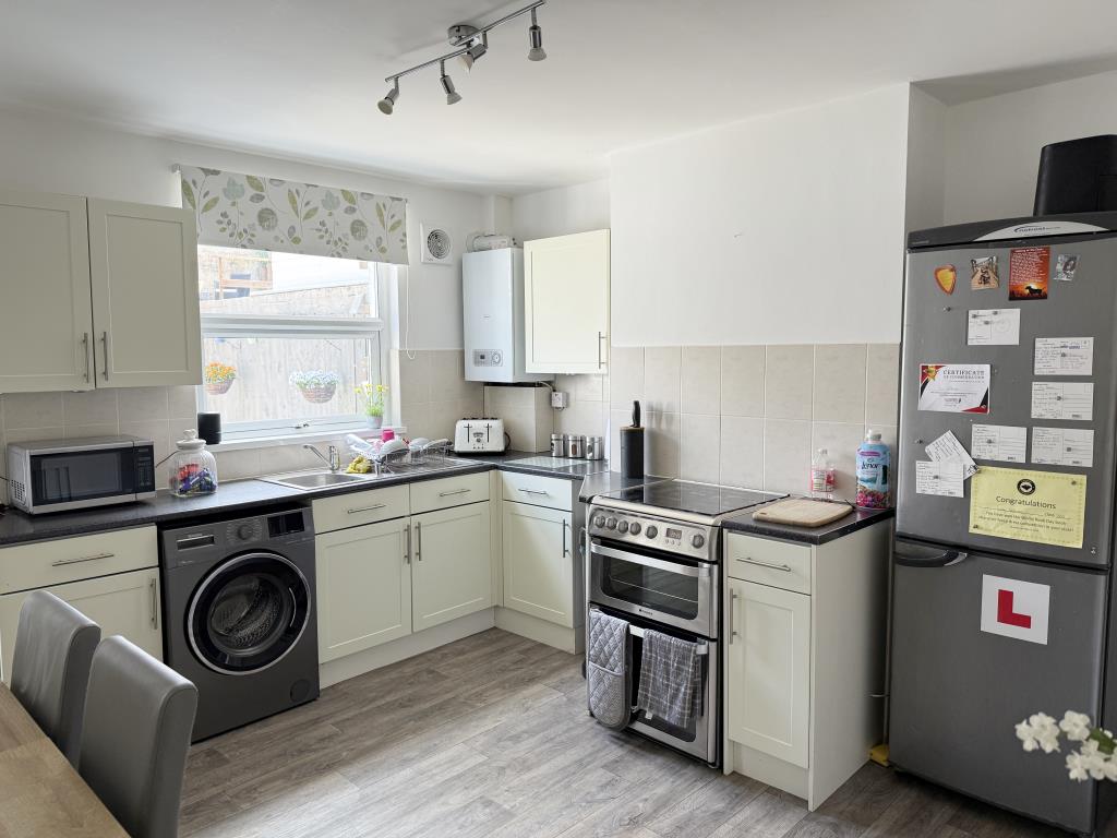 Lot: 108 - THREE-BEDROOM THREE STOREY HOUSE FOR INVESTMENT - Fitted kitchen units with window to garden